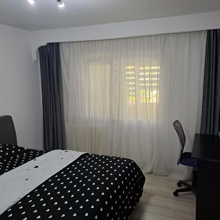 Ilona Apartament 3 Camere Râmnicu Vâlcea Exteriör bild
