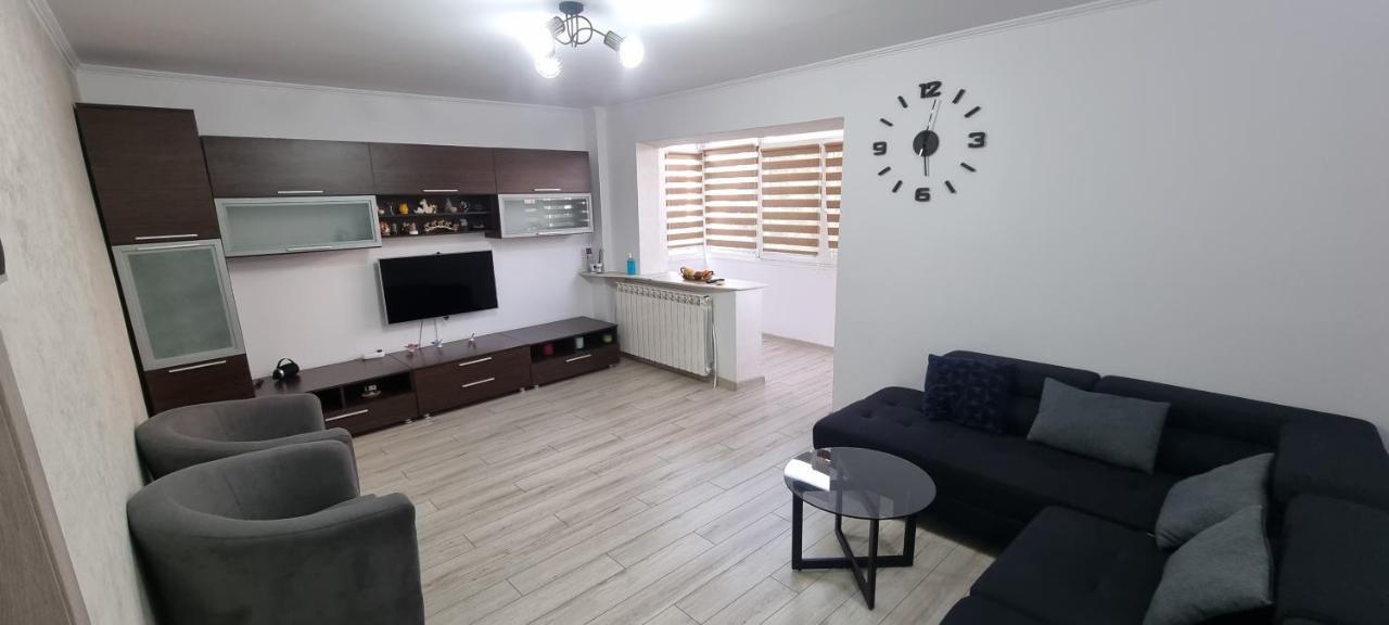 Ilona Apartament 3 Camere Râmnicu Vâlcea Exteriör bild