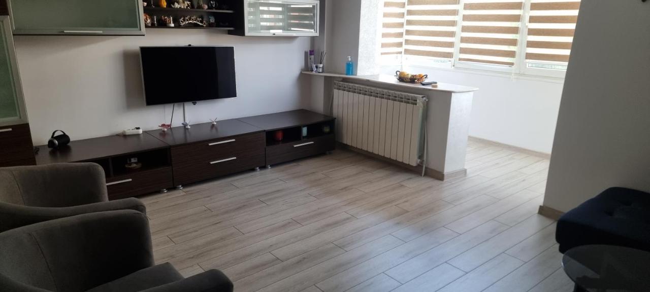 Ilona Apartament 3 Camere Râmnicu Vâlcea Exteriör bild