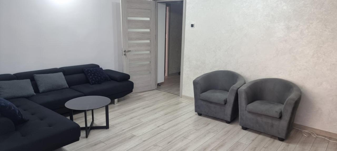 Ilona Apartament 3 Camere Râmnicu Vâlcea Exteriör bild