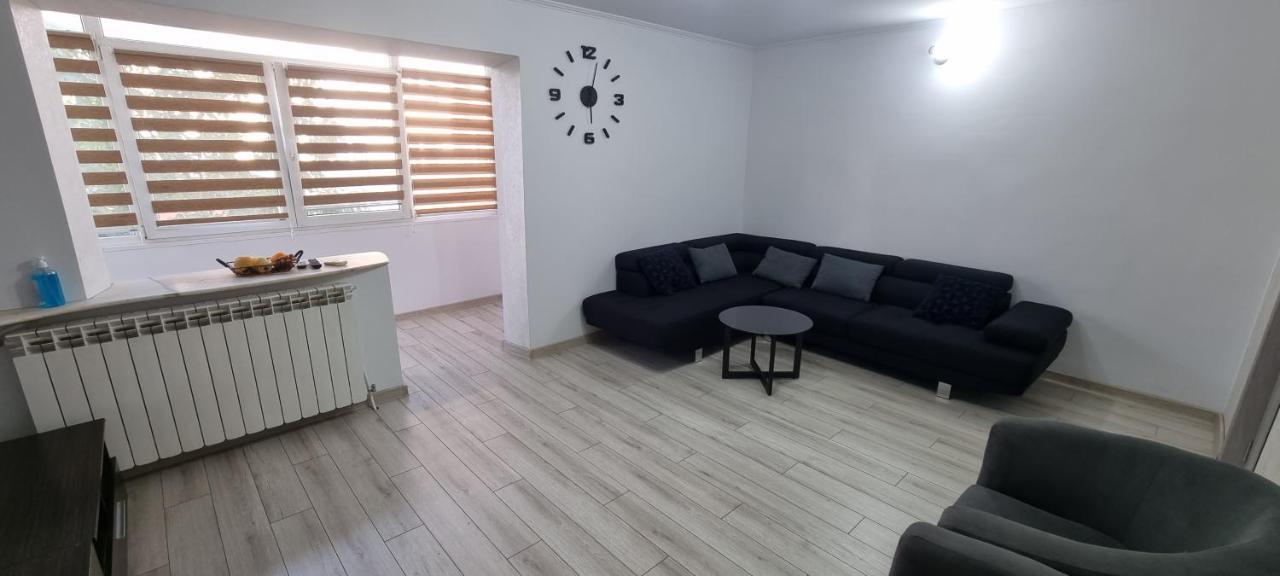 Ilona Apartament 3 Camere Râmnicu Vâlcea Exteriör bild