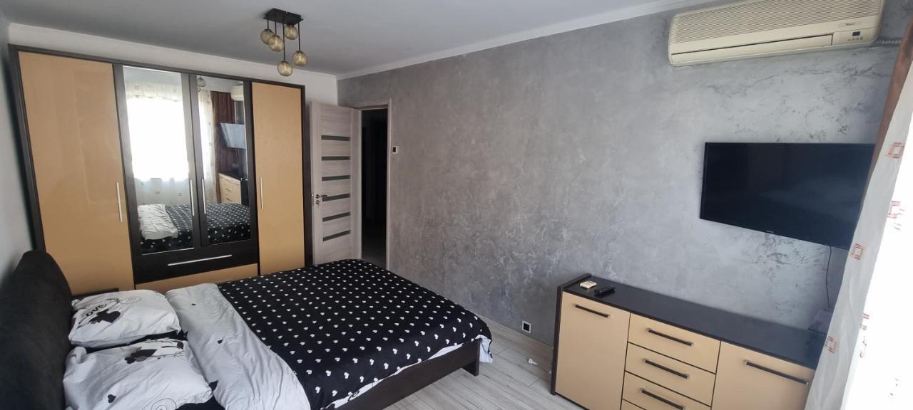 Ilona Apartament 3 Camere Râmnicu Vâlcea Exteriör bild