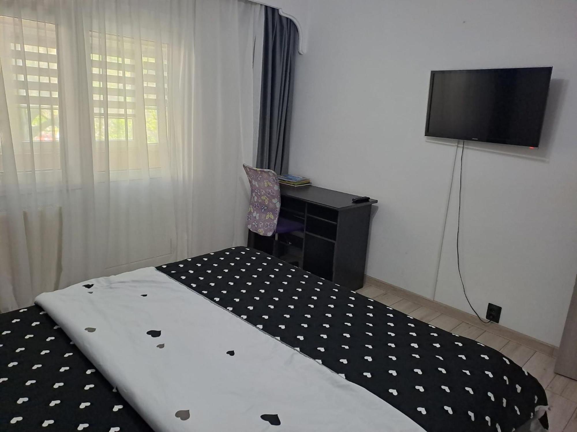 Ilona Apartament 3 Camere Râmnicu Vâlcea Exteriör bild